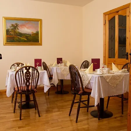 Abbey View Нина